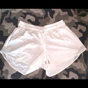 Lululemon Hotty Hot shorts 2.5 in